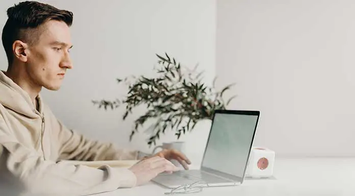 5-Career-Profile-Building-Mistakes-And-How-To-Avoid-Them